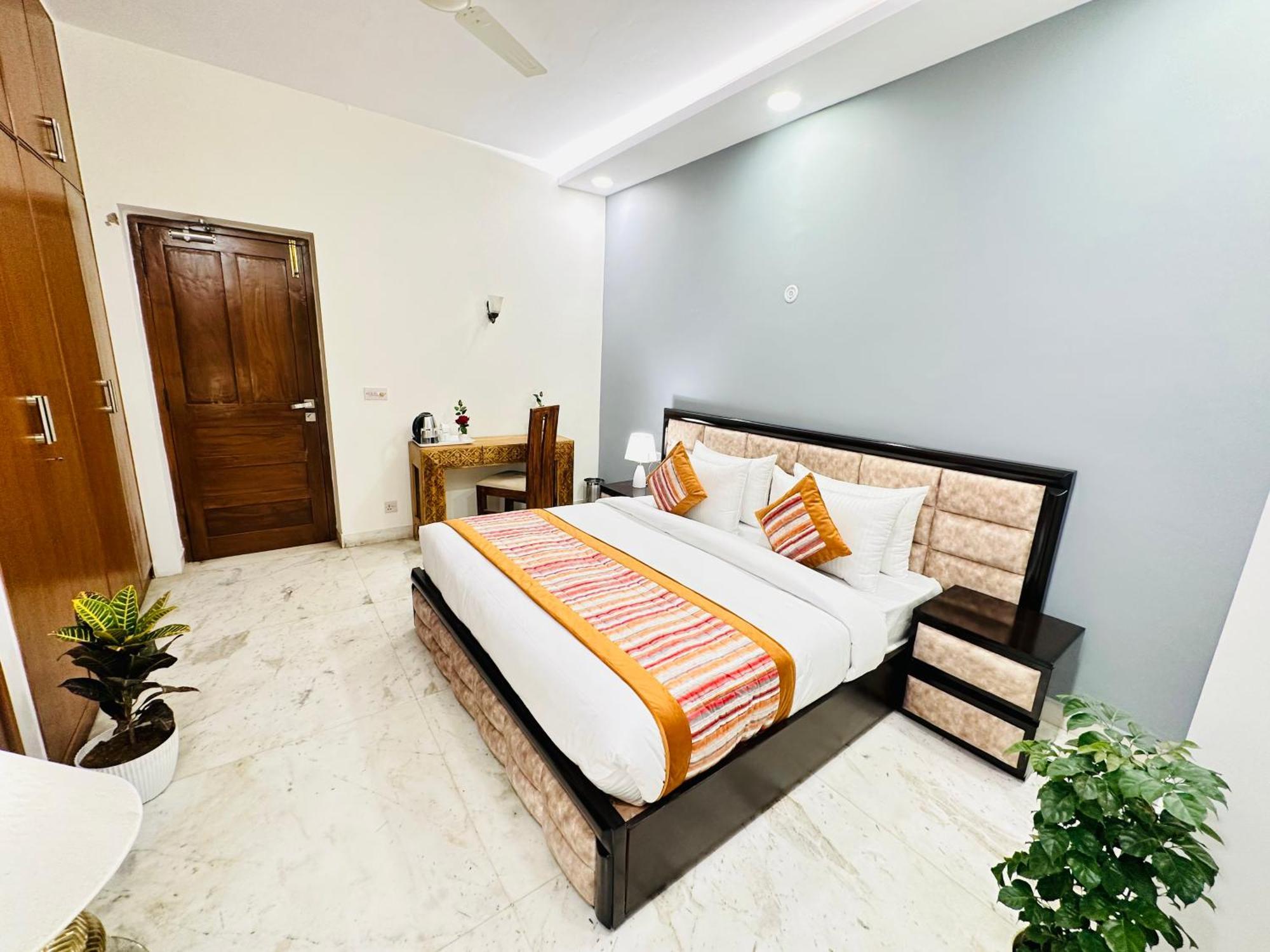 Hotel Grove Residency Hauz Khas Couple Friendly