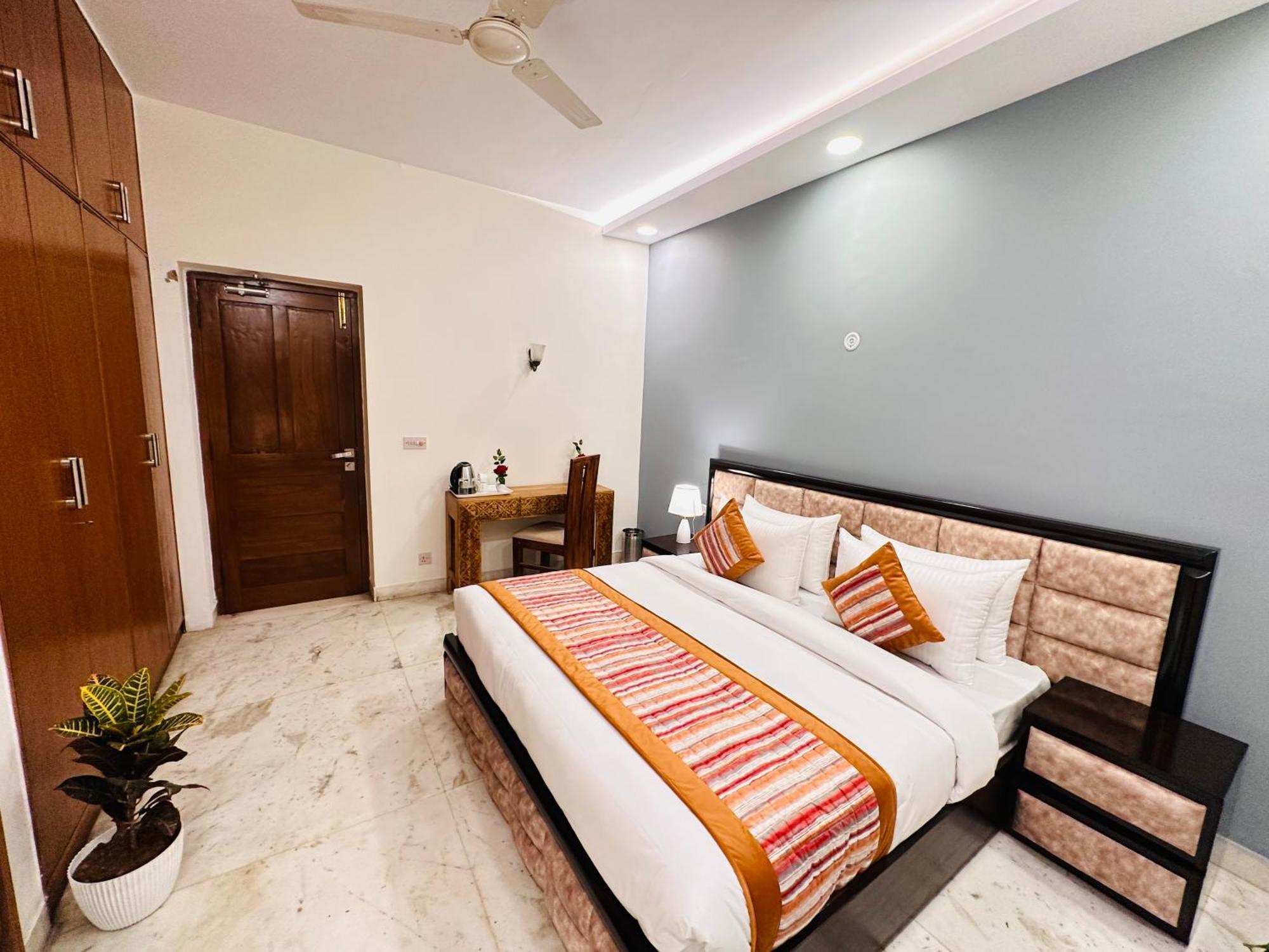 Grove Residency Hauz Khas Couple Friendly Hotel New Delhi