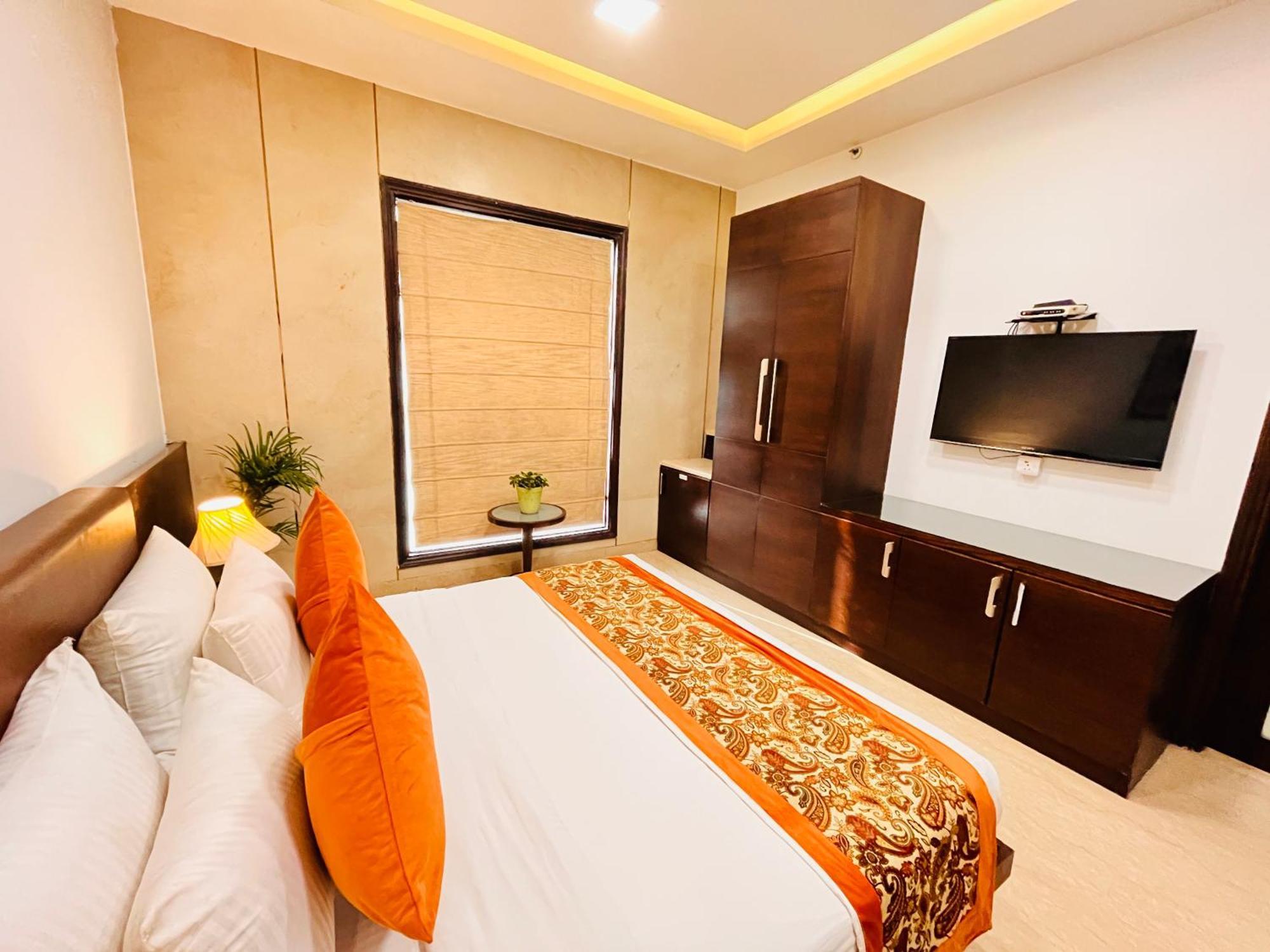 Grove Residency Hauz Khas Couple Friendly Hotel